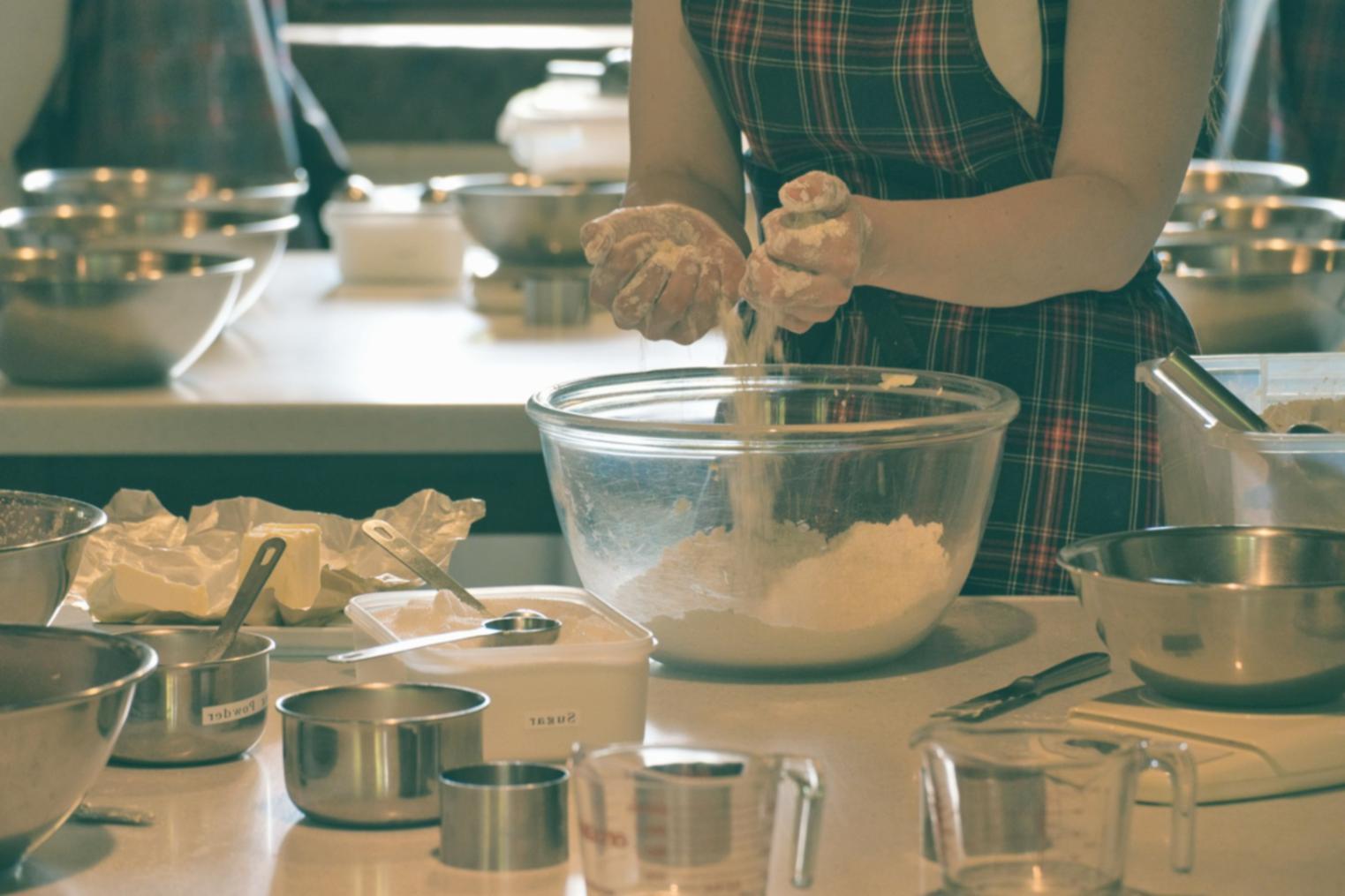 Contemporary plating demonstration with modern techniques